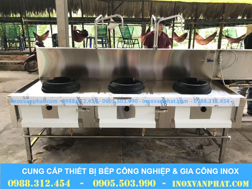 Bếp Á nhà hàng