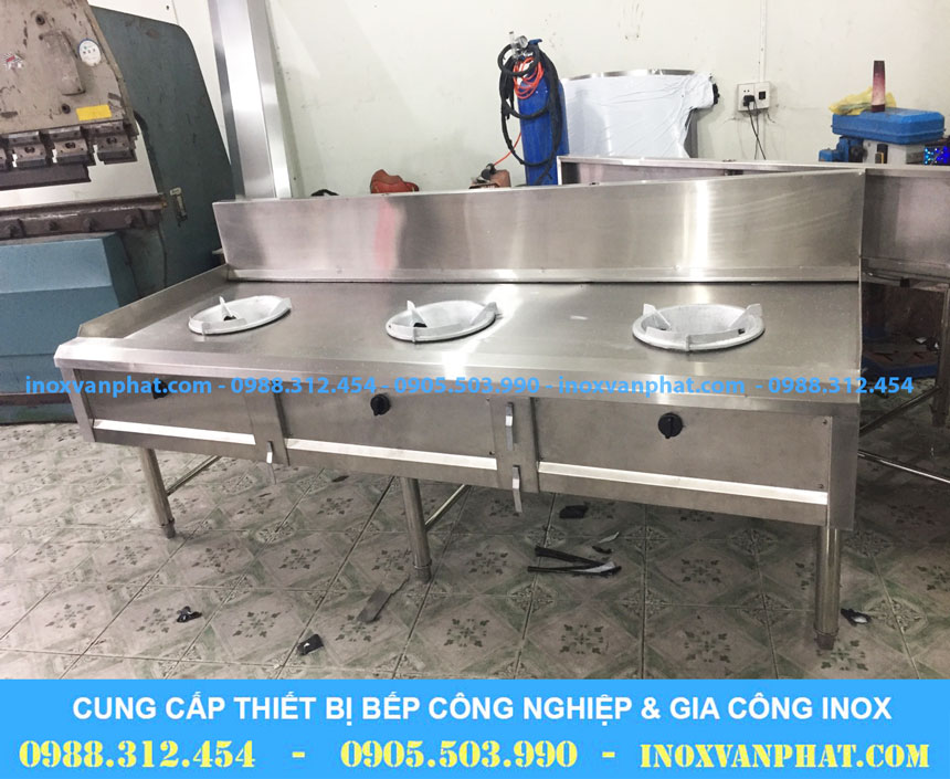 Bếp Á nhà hàng